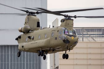 Ein Chinook-Hubschrauber der US-Armee: Deutschland hat 60 der Transporter bestellt, die USA haben das Geschäft jetzt genehmigt.