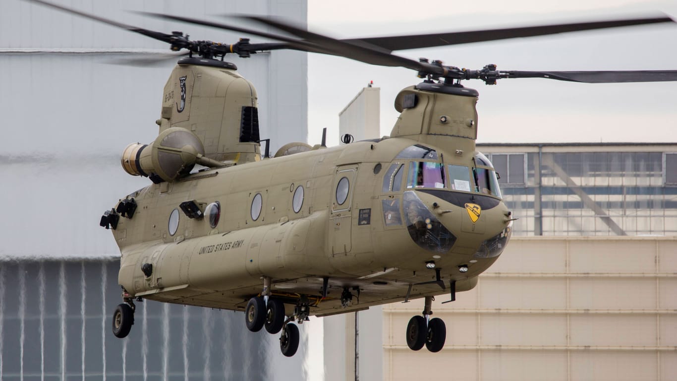 Ein Chinook-Hubschrauber der US-Armee: Deutschland hat 60 der Transporter bestellt, die USA haben das Geschäft jetzt genehmigt.