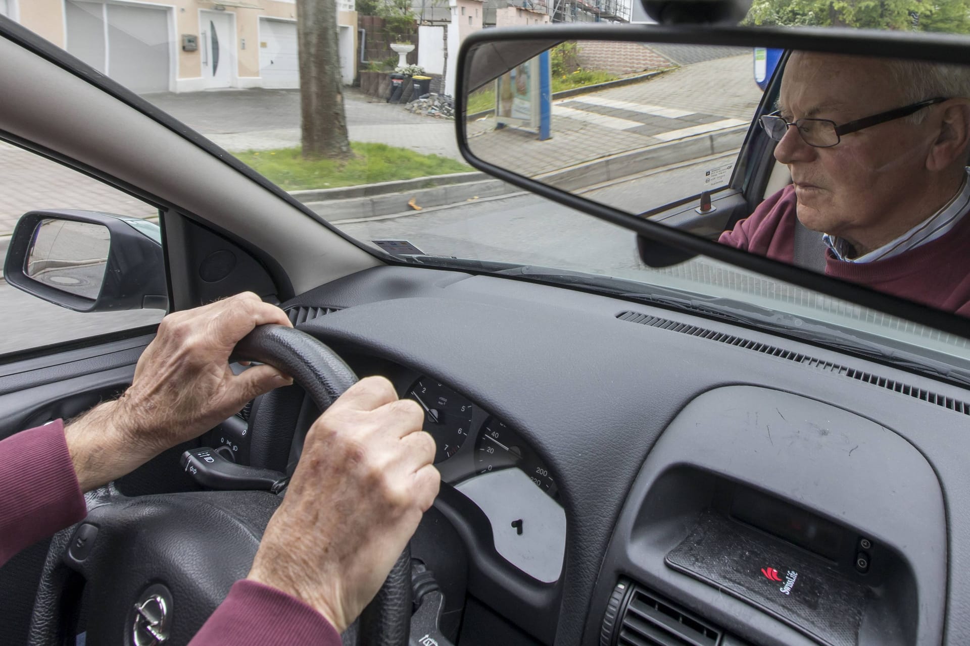 Beseitigen statt ausblenden: Ein pfeifendes Geräusch beim Fahren nervt. Unter Umständen weist es aber auf ein technisches Problem hin.