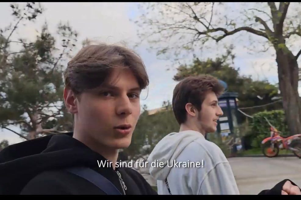 Schneller Satz: Der Jugendliche sagte auf der Krim der prorussischen Bloggerin Alina Lipp, er sei für die Ukraine.