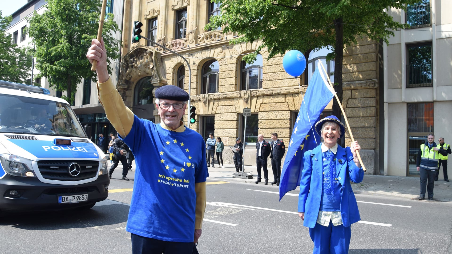 Heinrich Kluck und seine Frau: Beide nahmen an der Pro-Ukraine-Demo teil.