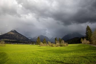 Unwetter in Bayern (Symbolfoto): Am Dienstag wird im Süden mit Starkregen gerechnet.