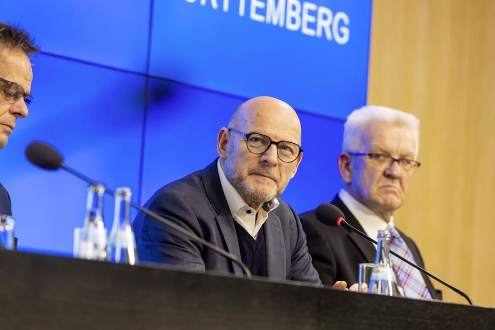 Winfried Kretschmann (rechts), Ministerpräsident und Winfried Hermann, Minister für Verkehr und Infrastruktur von Baden-Württemberg: Beide stiegen 2022 besonders häufig in den Flieger.