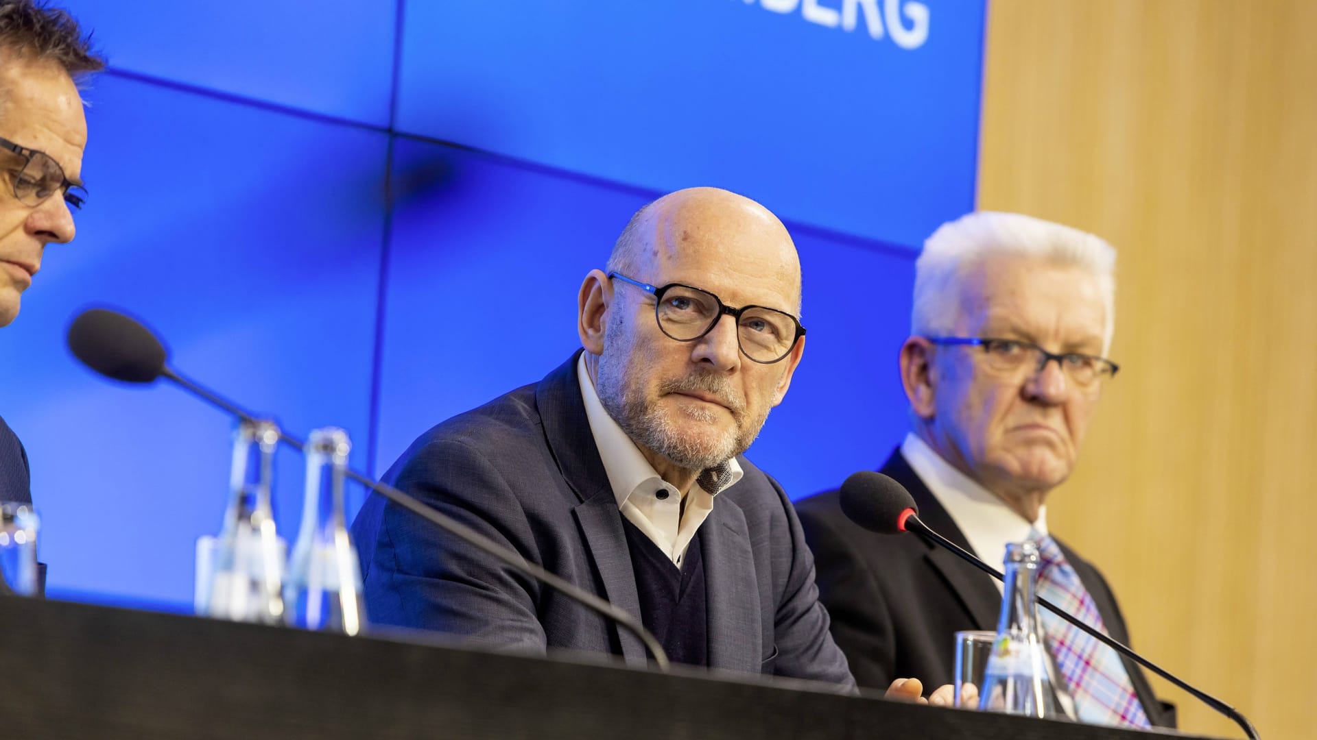 Winfried Kretschmann (rechts), Ministerpräsident und Winfried Hermann, Minister für Verkehr und Infrastruktur von Baden-Württemberg: Beide stiegen 2022 besonders häufig in den Flieger.