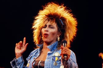 Tina Turner bei einem Konzert 1985 (Archivfoto): Die Sängerin lebte jahrelang in Köln.