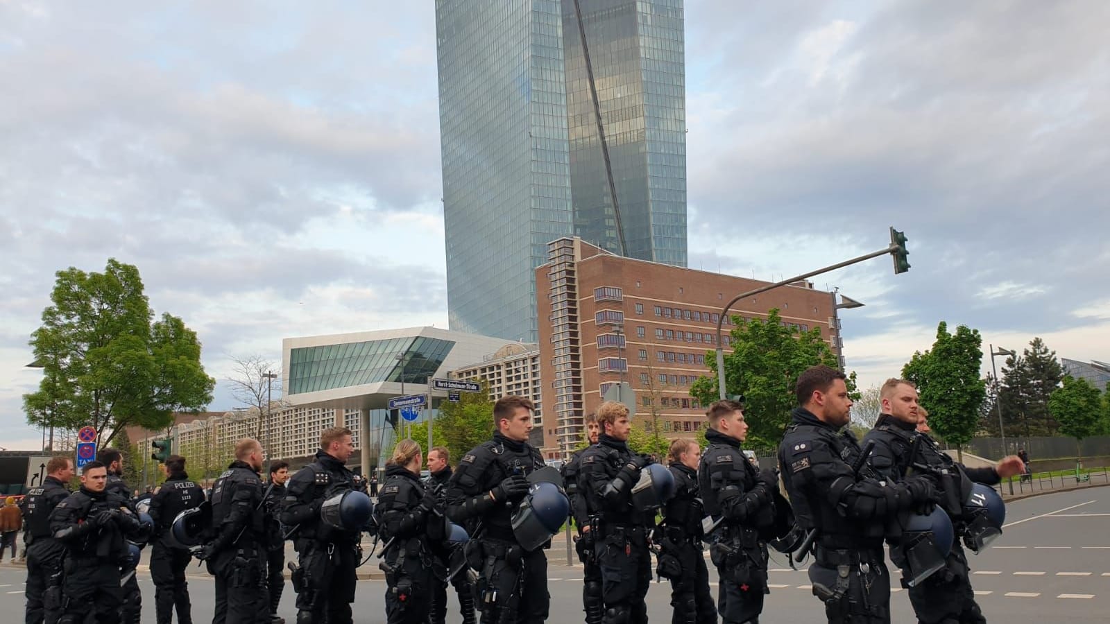 Gegen 21 Uhr war die Demonstration beendet - die Polizei bleibt sicherheitshalber dennoch wachsam.