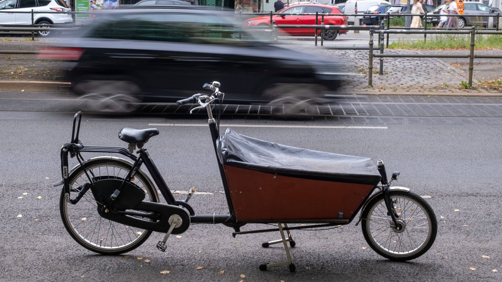 Dick im Geschäft: Etwa zwei Millionen Lastenräder gibt es bereits in Deutschland. Wer einen Kauf plant, sollte sich aber auch mit den Nachteilen vertraut machen.