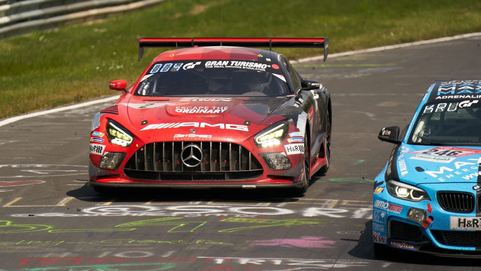 Autos beim 24-Stunden-Rennen auf dem Nürburgring: Im Rahmen der Veranstaltung kam es zu einem teuren Diebstahl.