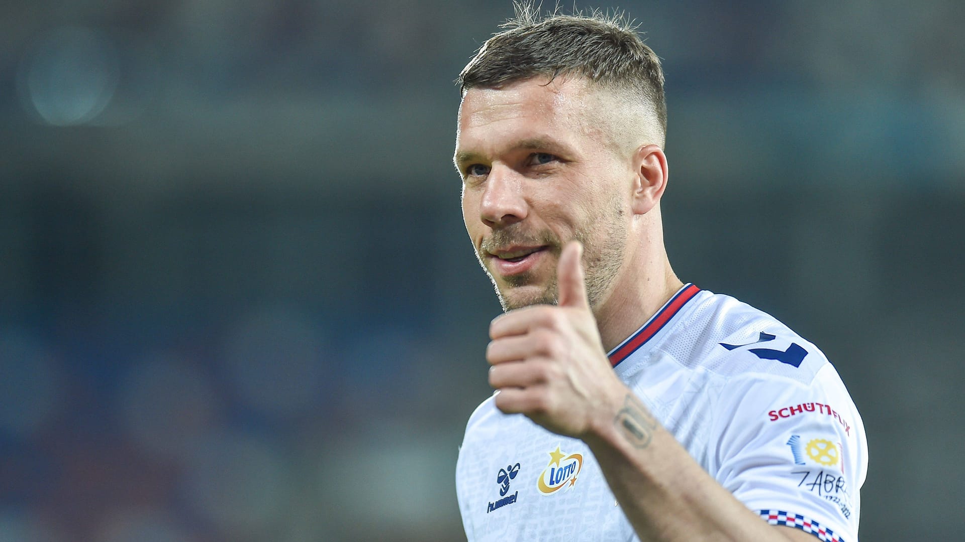 Lukas Podolski: Der Weltmeister von 2014 spielt seit 2021 für Gornik Zabrze. Lukas Podolski: Der Weltmeister von 2014 spielt seit 2021 für Gornik Zabrze.