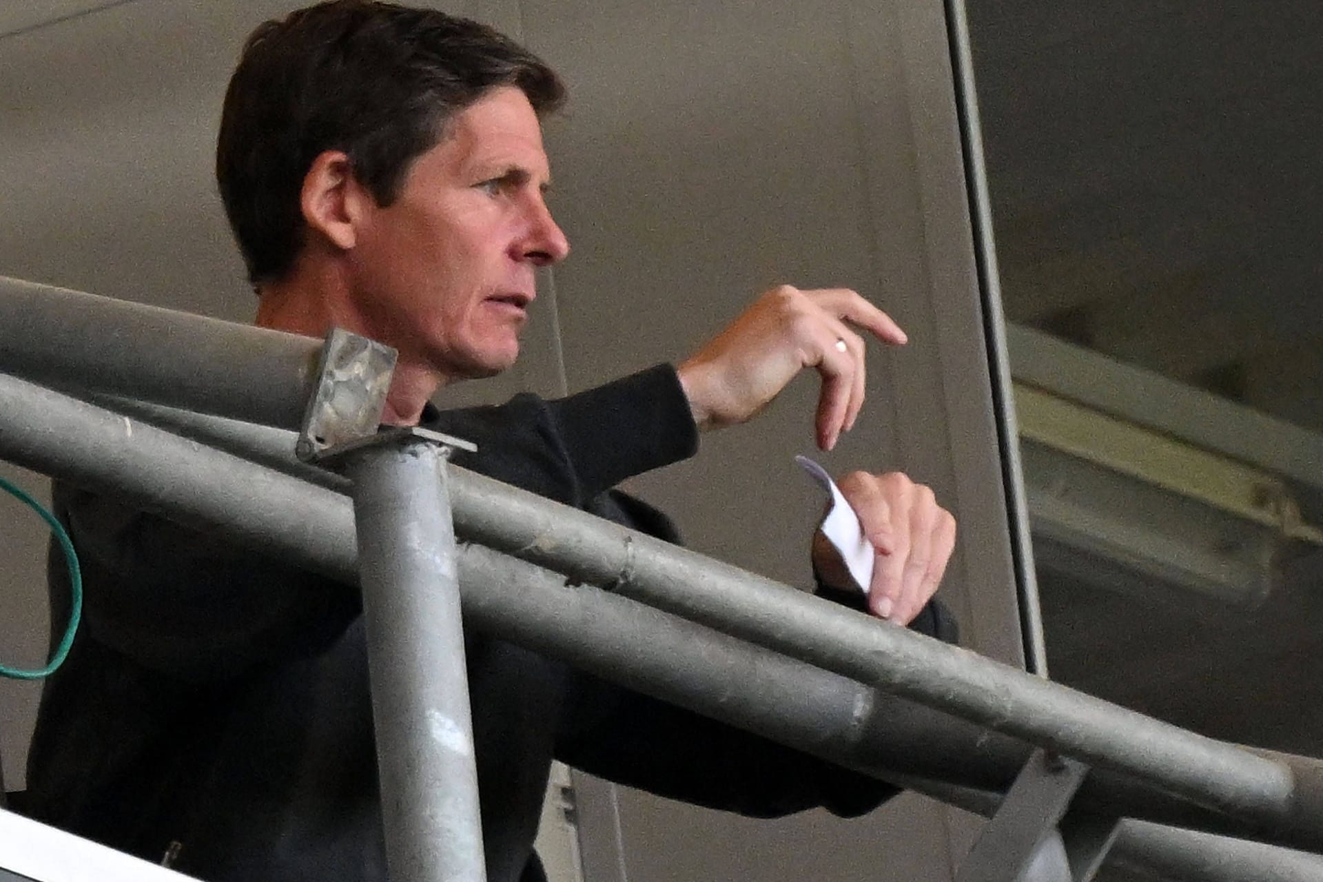 Oliver Glasner auf der Tribüne: Dort wird der Frankfurt-Coach ein weiteres Spiel verbringen müssen.