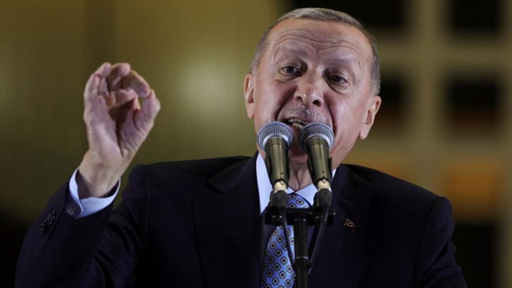 Ankara: Recep Tayyip Erdoğan spricht vor dem Präsidentenpalast nach seinem Wahlsieg bei der Präsidentschaftswahl.