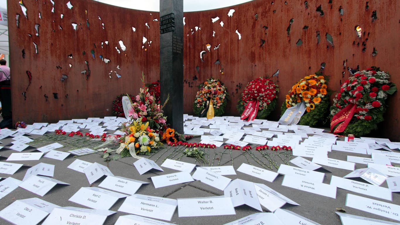 Gedenkstätte am Haupteingang zur Theresienwiese am Oktoberfest: 13 Personen wurden dabei getötet.