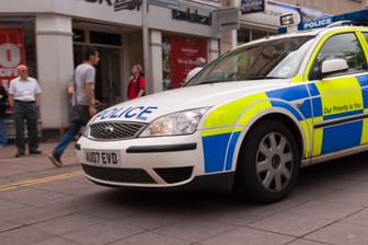 Polizeiauto in Norfolk (Symbolbild): Die Britin flog wohl auf, weil sie den Auftragsmörder in Bitcoins bezahlen wollte.