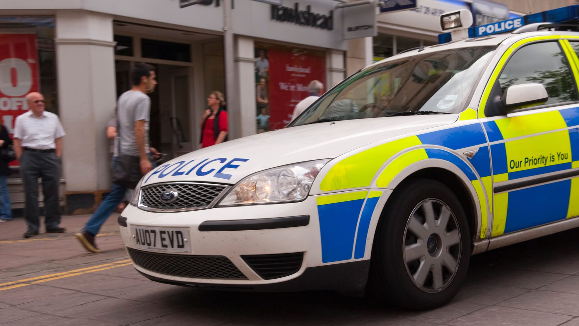 Polizeiauto in Norfolk (Symbolbild): Die Britin flog wohl auf, weil sie den Auftragsmörder in Bitcoins bezahlen wollte.