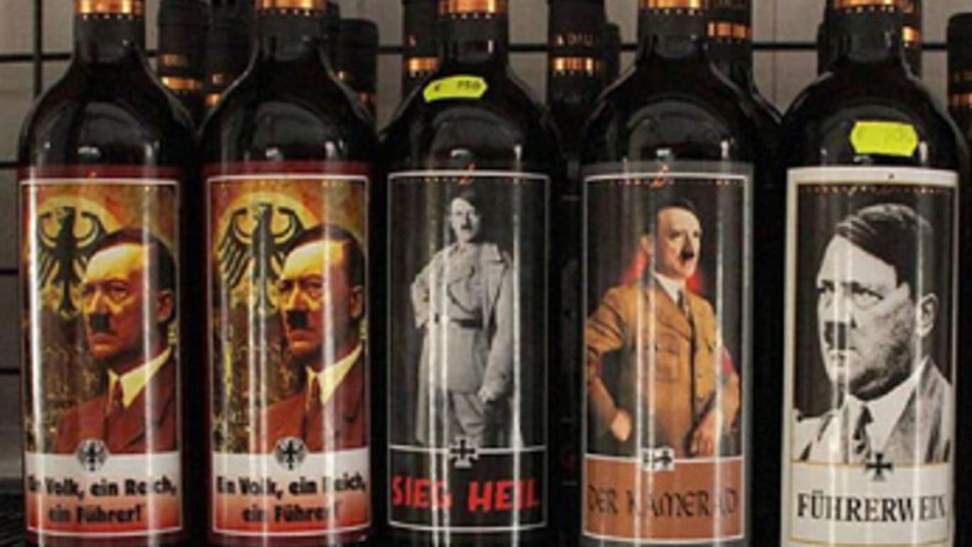 Hitler-Wein: Ein italienisches Weingut verkauft auch weiterhin diverse Motive mit verschiedenen Texten .