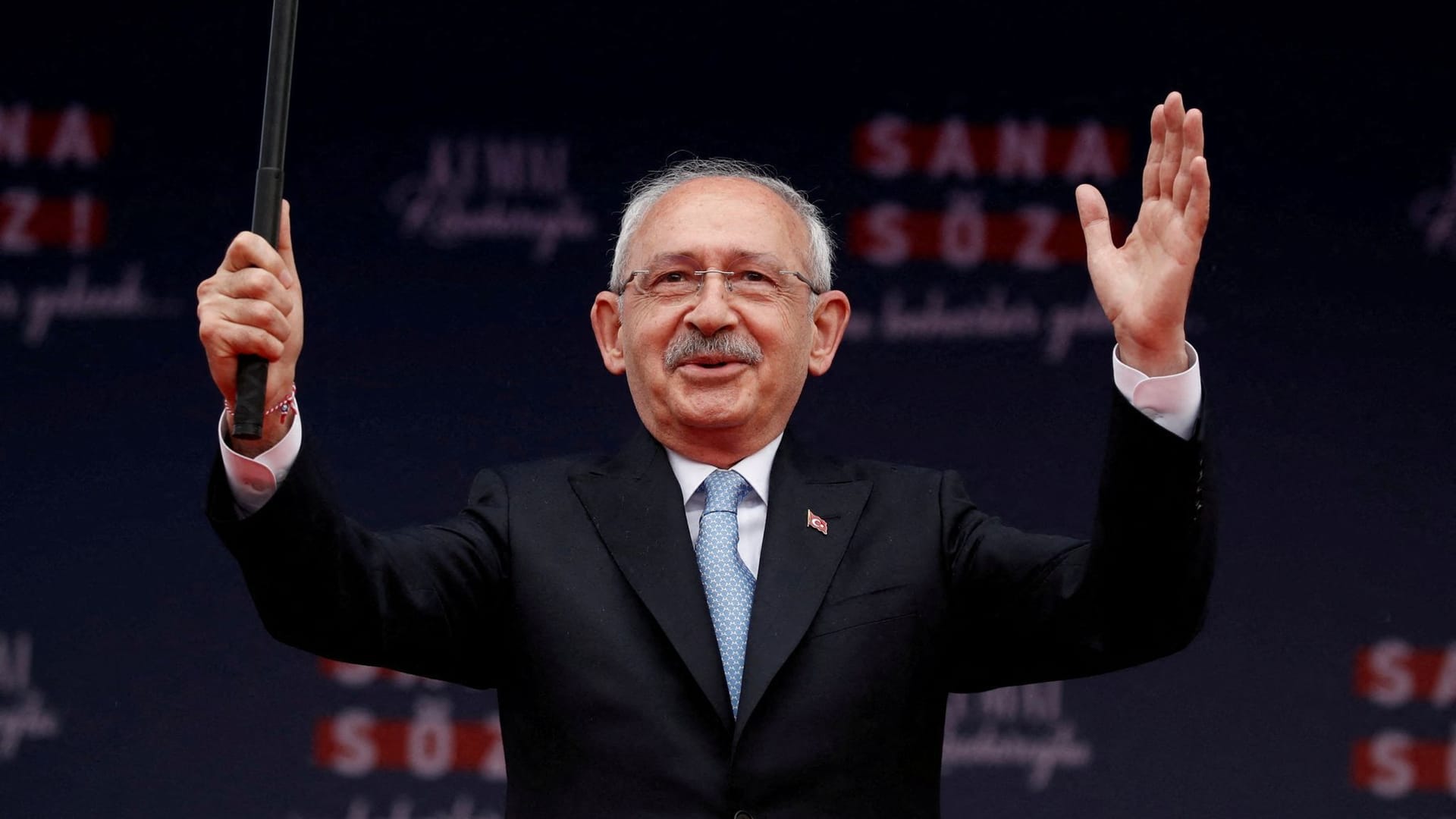 Wahlkämpfer Kılıçdaroğlu macht vollmundige Versprechungen.