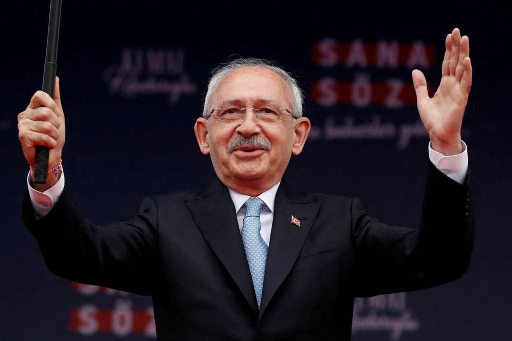 Wahlkämpfer Kılıçdaroğlu macht vollmundige Versprechungen.