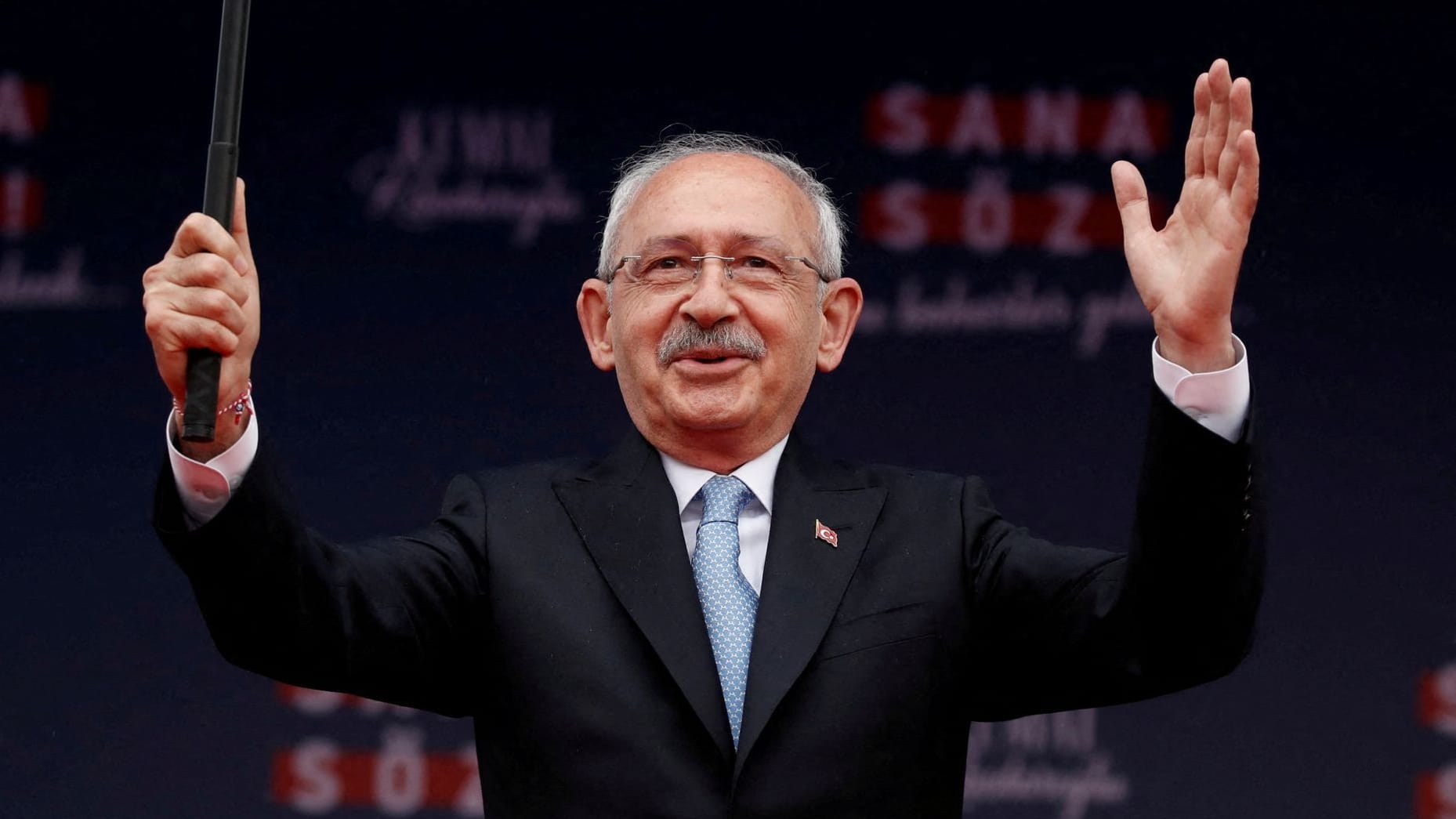 Wahlkämpfer Kılıçdaroğlu macht vollmundige Versprechungen.