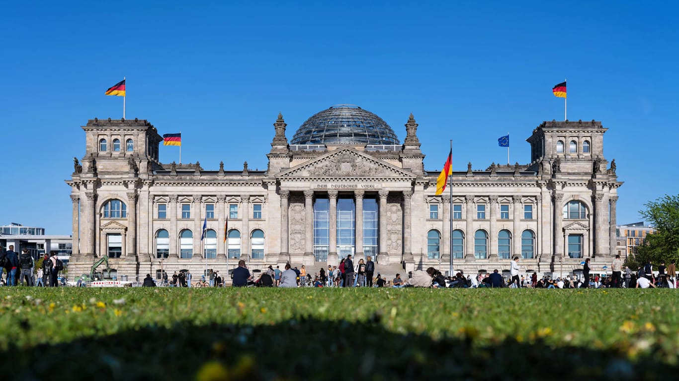 Das Reichstagsgebäude in Berlin: Was erwarten die Bürger?