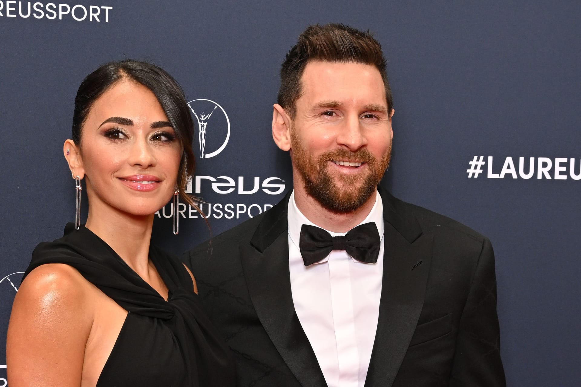 Lionel Messi mit Frau Antonela (l.) bei der Verleihung des Laureus Award 2023.