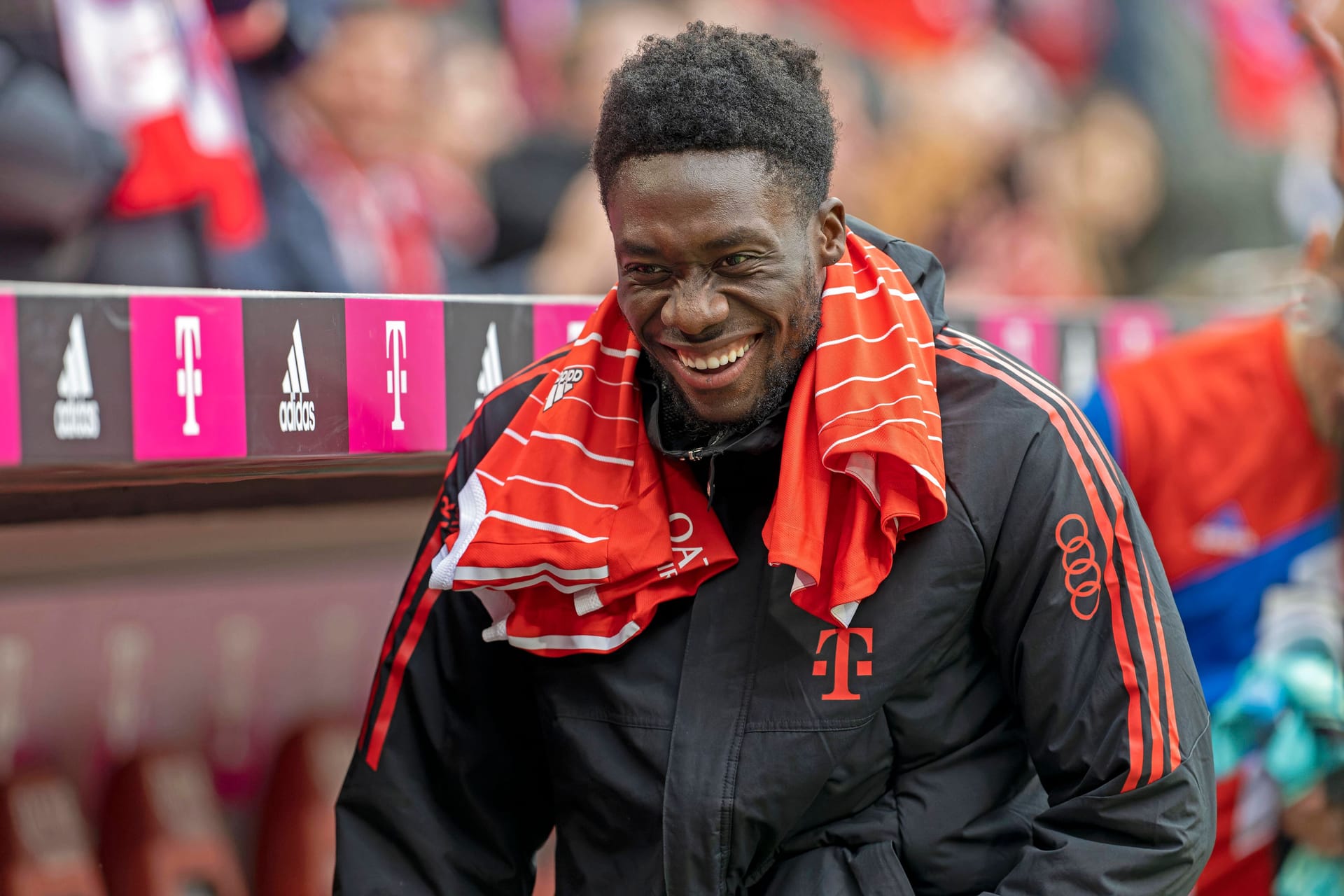 Alphonso Davies: Der Verteidiger fehlt seinem Team momentan verletzt.