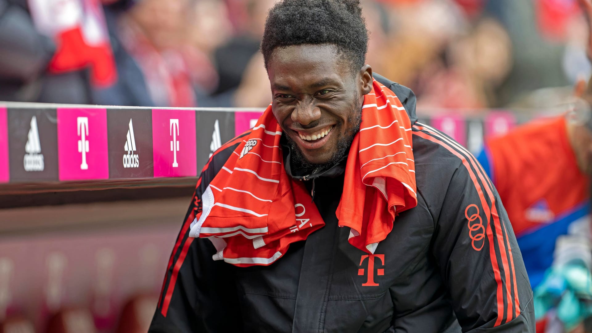 Alphonso Davies: Der Verteidiger fehlt seinem Team momentan verletzt.