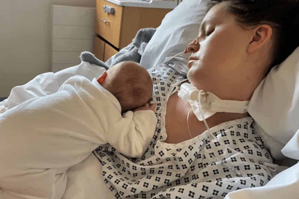 Emma Taylor und ihr Baby: Wegen eines Hirntumors mussten die Ärzte einen Notkaiserschnitt machen.