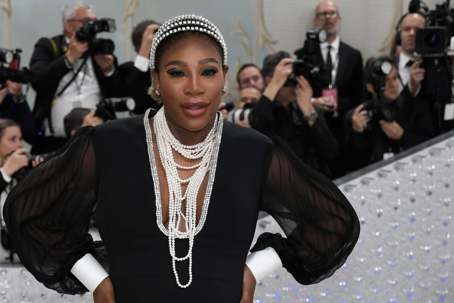 Serena Williams: In scharzem Outfit bei der Eröffnung der Ausstellung "Karl Lagerfeld: A Line of Beauty" im New Yorker Metropolitan Museum of Art.