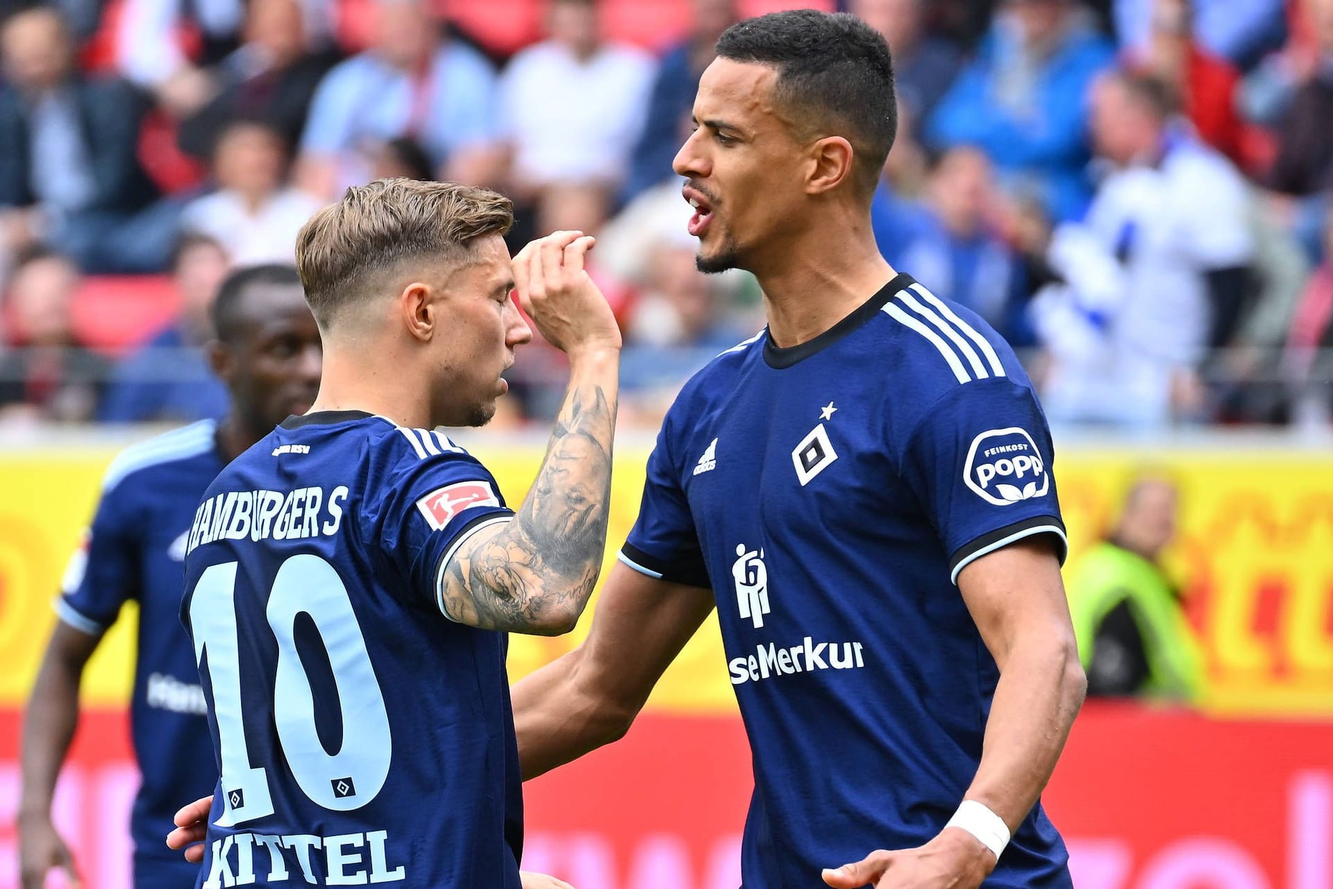 Sonny Kittel (l.) und Robert Glatzel: Beide HSV-Spieler sollten im Hinspiel diszipliniert sein.