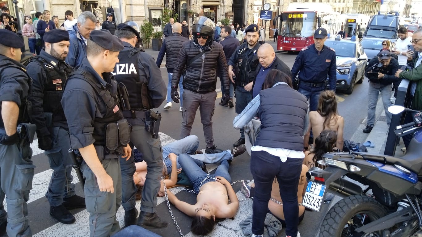 Bereits Anfang Mai hatte die "Letzte Generation" einen Nackt-Protest im Zentrum der italienischen Hauptstadt durchgeführt.