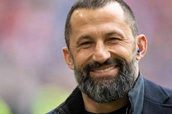 Hasan Salihamidzic: Bayerns Sportvorstand lässt sich seinen Abschied offenbar gut bezahlen. Hasan Salihamidzic: Bayerns Sportvorstand lässt sich seinen Abschied offenbar gut bezahlen.
