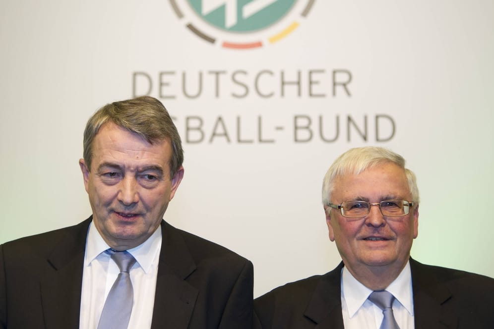 Wolfgang Niersbach (l.) und Theo Zwanziger: Gegen sie läuft das Verfahren nun wieder an.