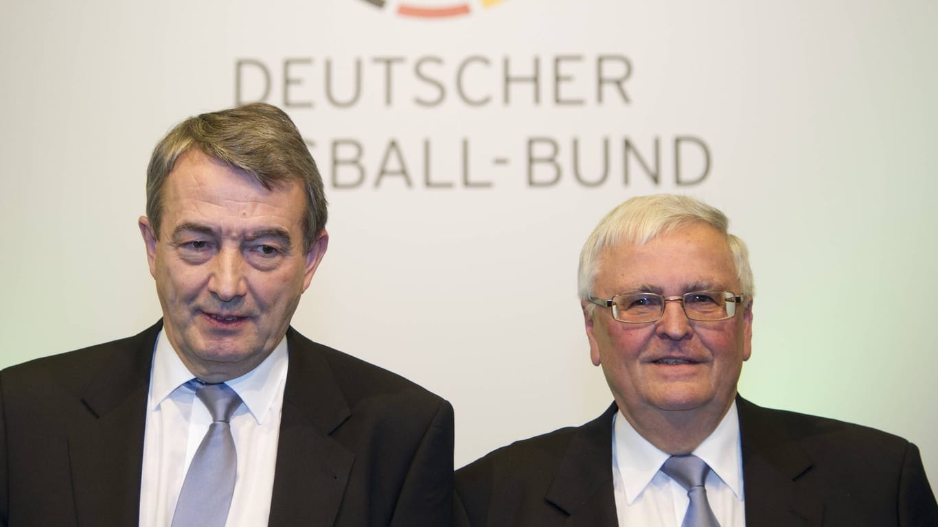 Wolfgang Niersbach (l.) und Theo Zwanziger: Gegen sie läuft das Verfahren nun wieder an.