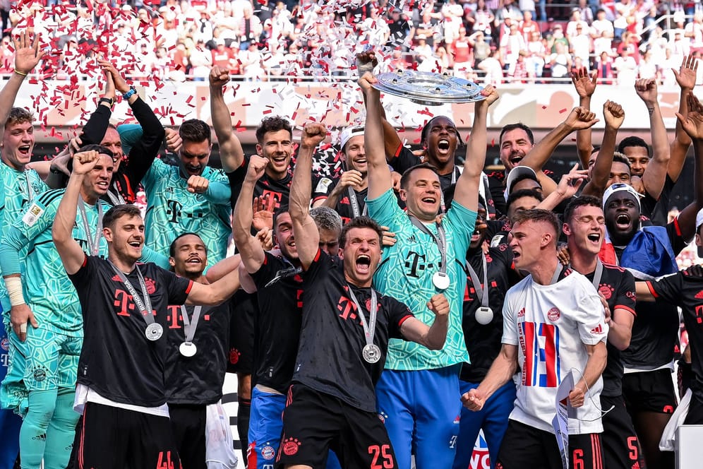 Der FC Bayern München feiert die Meisterschaft: In München wollte in der Nacht keine große Stimmung aufkommen.