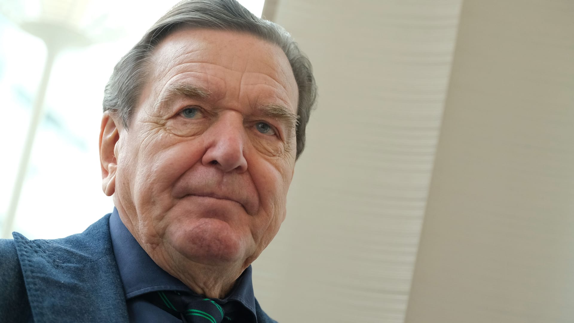 Altkanzler Gerhard Schröder: Der Sozialdemokrat rückt auch mehr als ein Jahr nach Ausbruch des Ukrainekriegs nicht von Russlands Diktator Wladimir Putin ab.