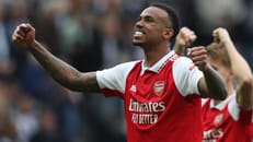 Eigen- und Traumtor: Arsenal bleibt an City dran