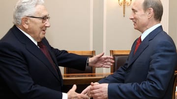 Kissinger und Putin bei einem Treffen im Kreml, 2008.