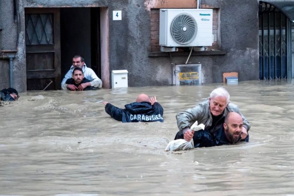 Schwere Überschwemmungen: Neun Menschen starben in Italien.