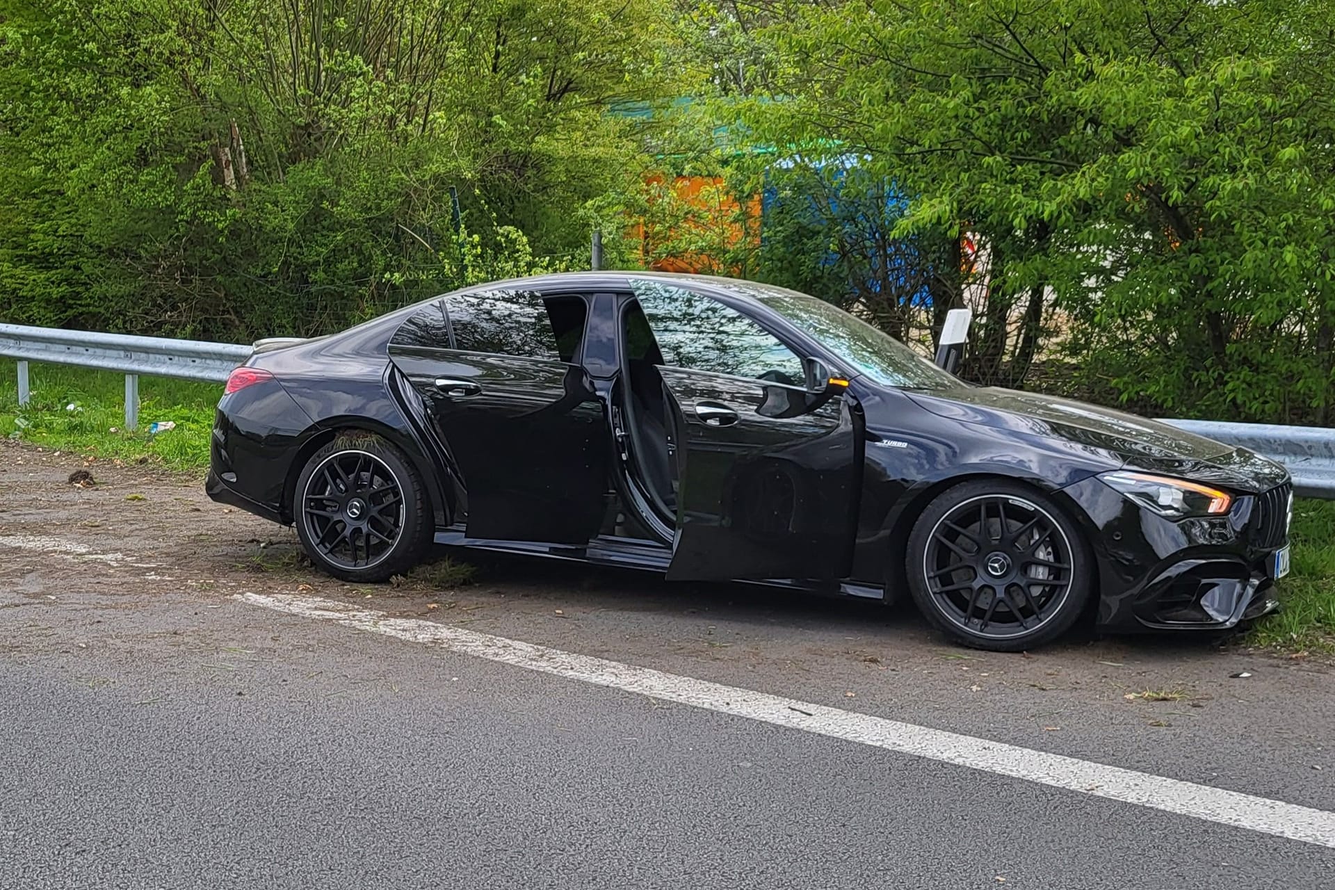 Mit seinem Fluchtmanöver hatte sich der Fahrer auf Probe wohl übernommen.