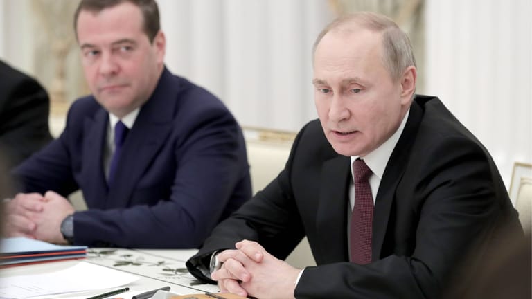 Wladimir Putin mit Dimitri Medwedew: Aus Russland kommt jetzt ein neuer Vorschlag – die Ukraine soll aufgeteilt werden.