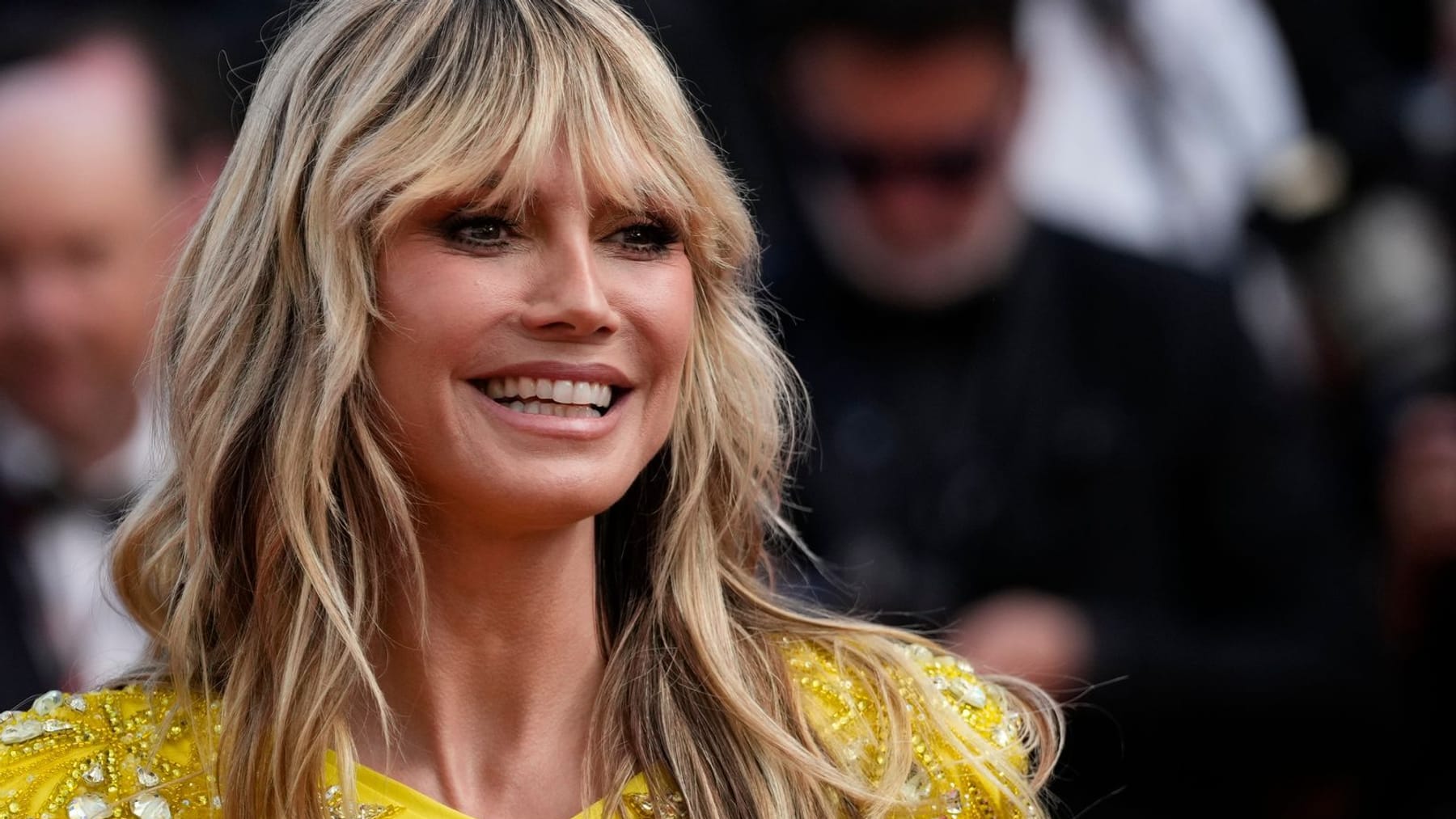 Heidi Klum jette un regard en profondeur – avec une surprise à Cannes