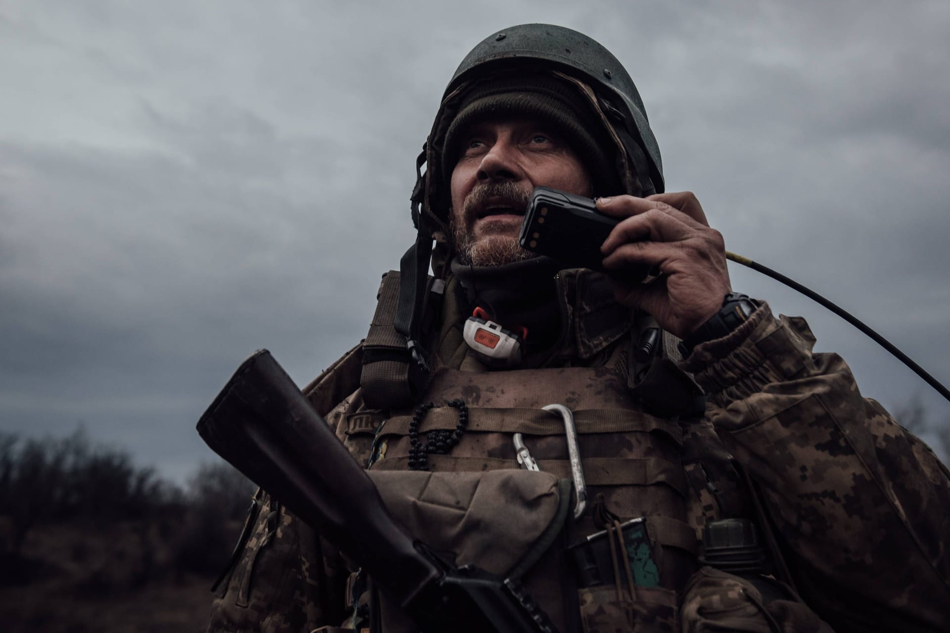 Ein ukrainischer Soldaten im Osten des Landes: Kiew bereitet aktuell eine Gegenoffensive vor, um weiteres Staatsgebiet zu befreien.