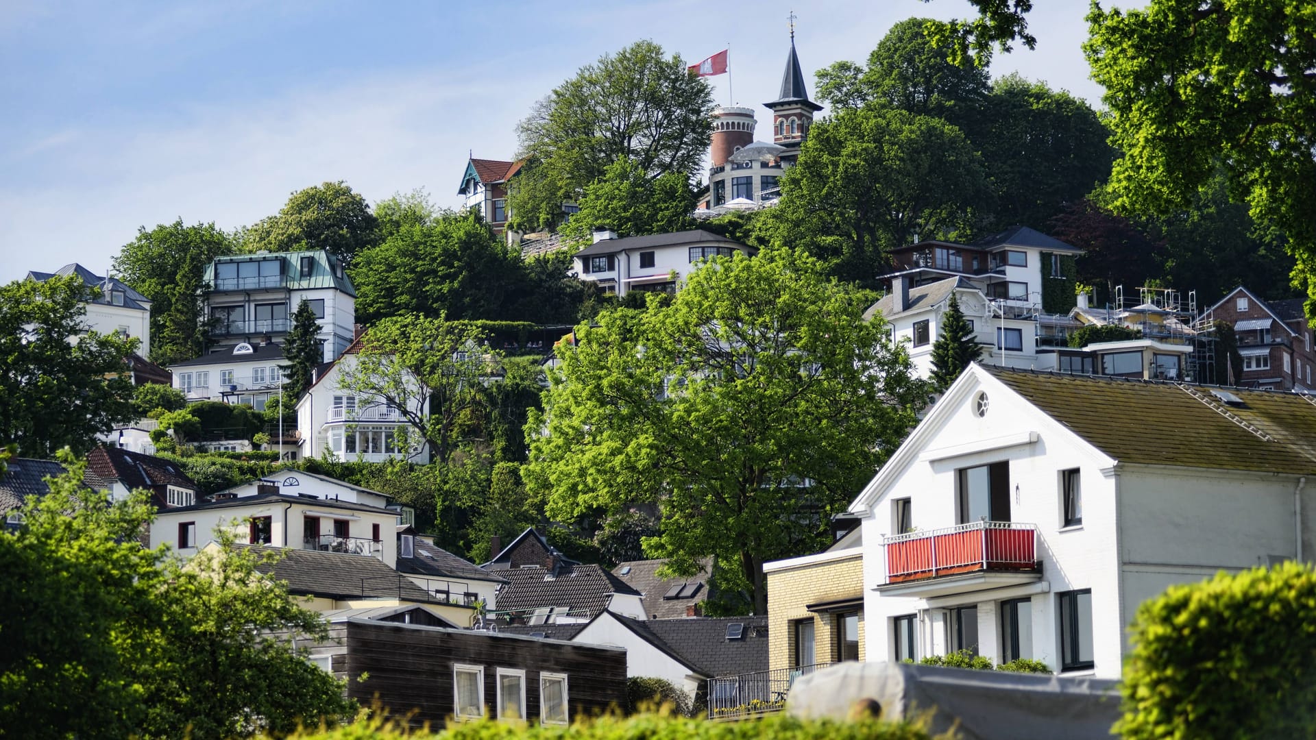 Blick auf das Treppenviertel in Blankenese: Der Glanz ist verblasst, die Millionäre wohnen heute woanders. Blick auf das Treppenviertel in Blankenese: Der Glanz ist verblasst, die Millionäre wohnen heute woanders.