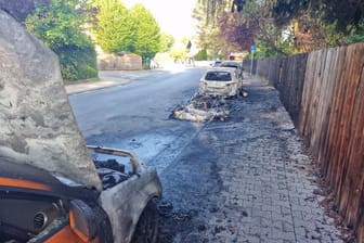 Verbrannte Autos in Dietzenbach. In der Nacht zu Freitag gab es mehrere Brände in der Stadt.