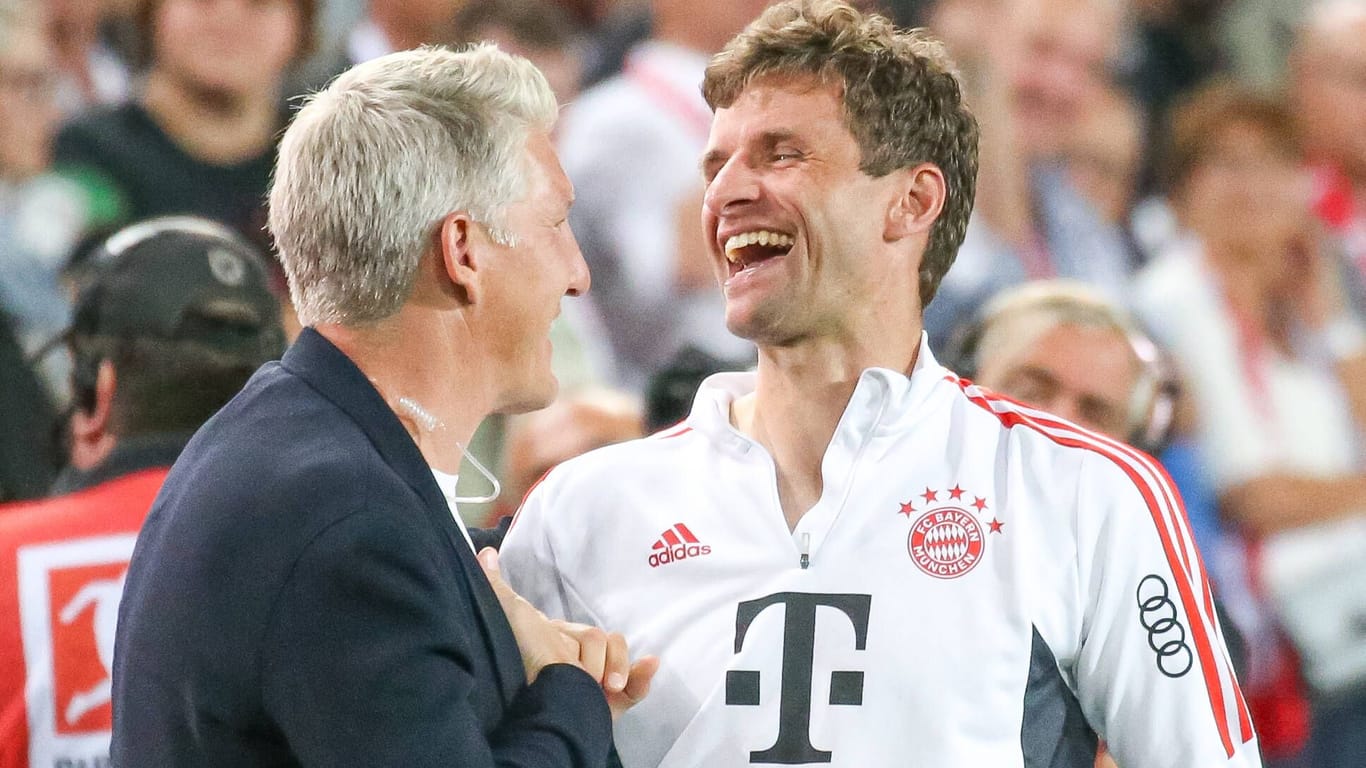 Bastian Schweinsteiger (l.) und Thomas Müller: Die beiden gewannen zahlreiche große Titel mit dem FC Bayern und wurden 2014 gemeinsam in Brasilien Weltmeister.