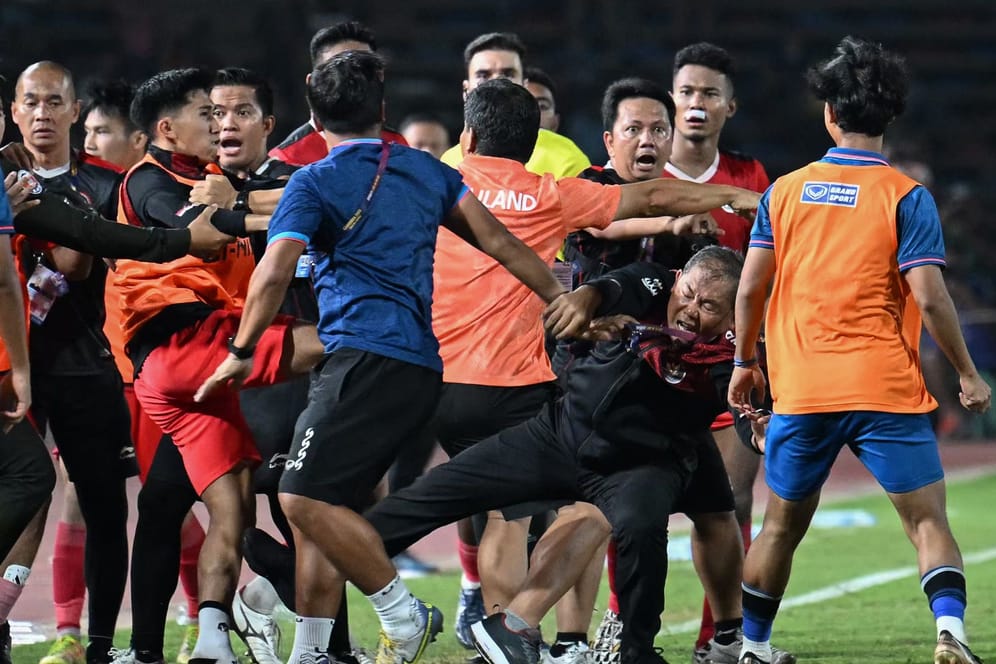 Beim Fußballfinale der 23. Sea Games kam es zwischen Thailand und Indonesien zu einer handfesten Auseinandersetzung.