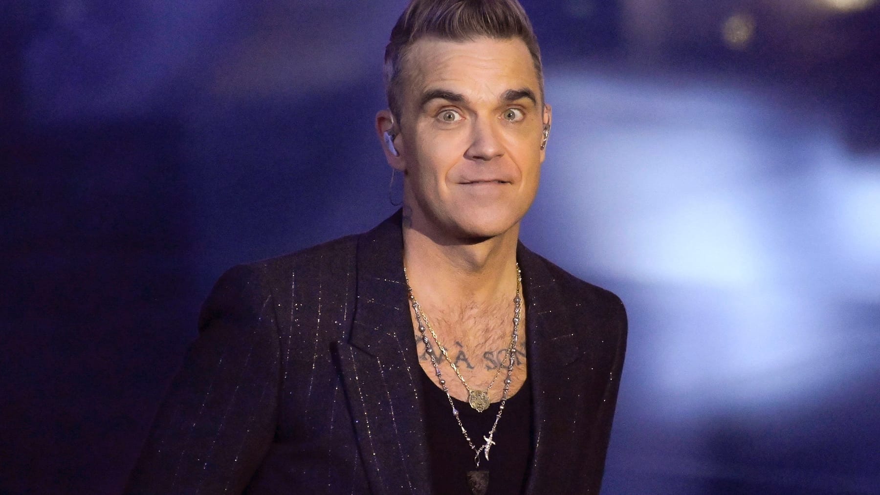 “Robbie Williams’ Prank on Posh Hotel Goes Unnoticed for Months”