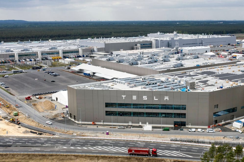 Die Tesla-Fabrik in Brandenburg: Laut Behörde gibt es "ernstzunehmende Hinweise auf mögliche Datenschutzverletzungen".