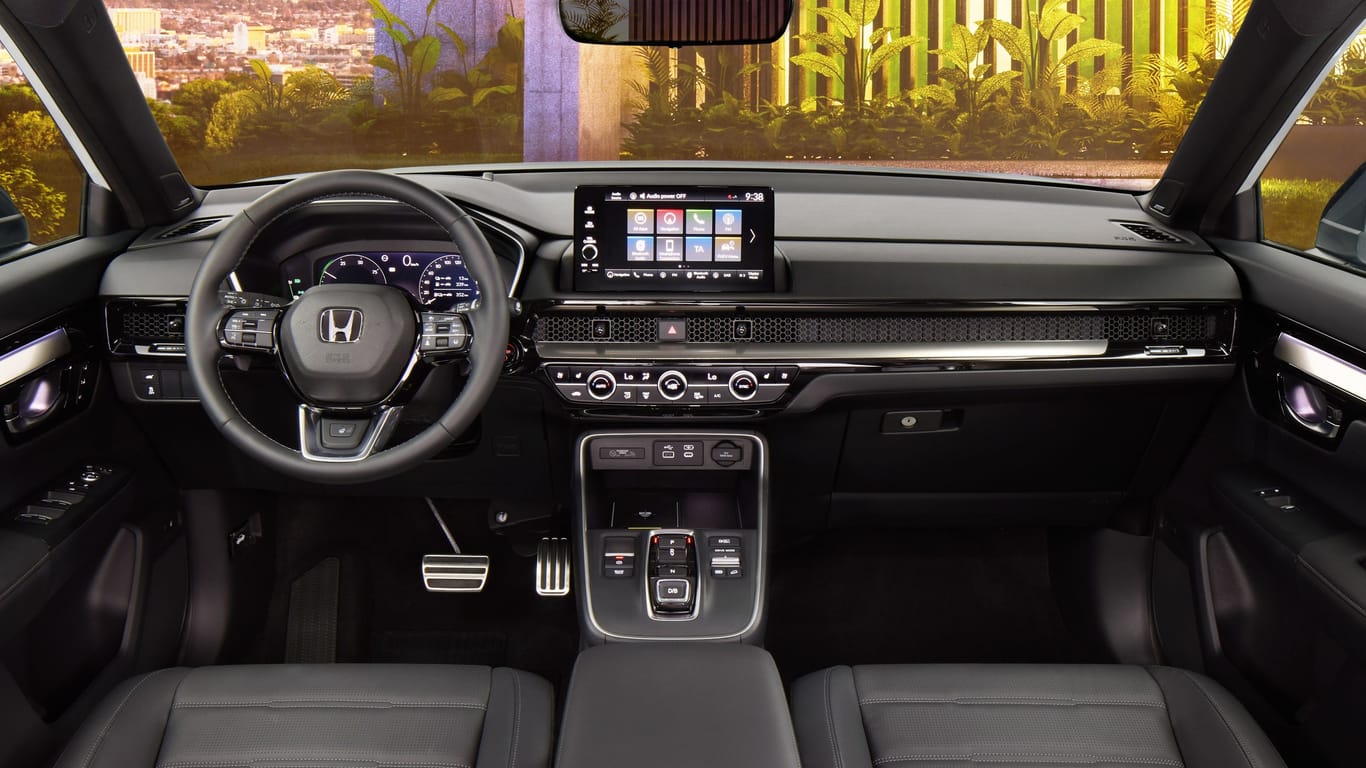 Aufgeräumt: Das Cockpit der CR-V ist modern, setzt auch auf Tasten.