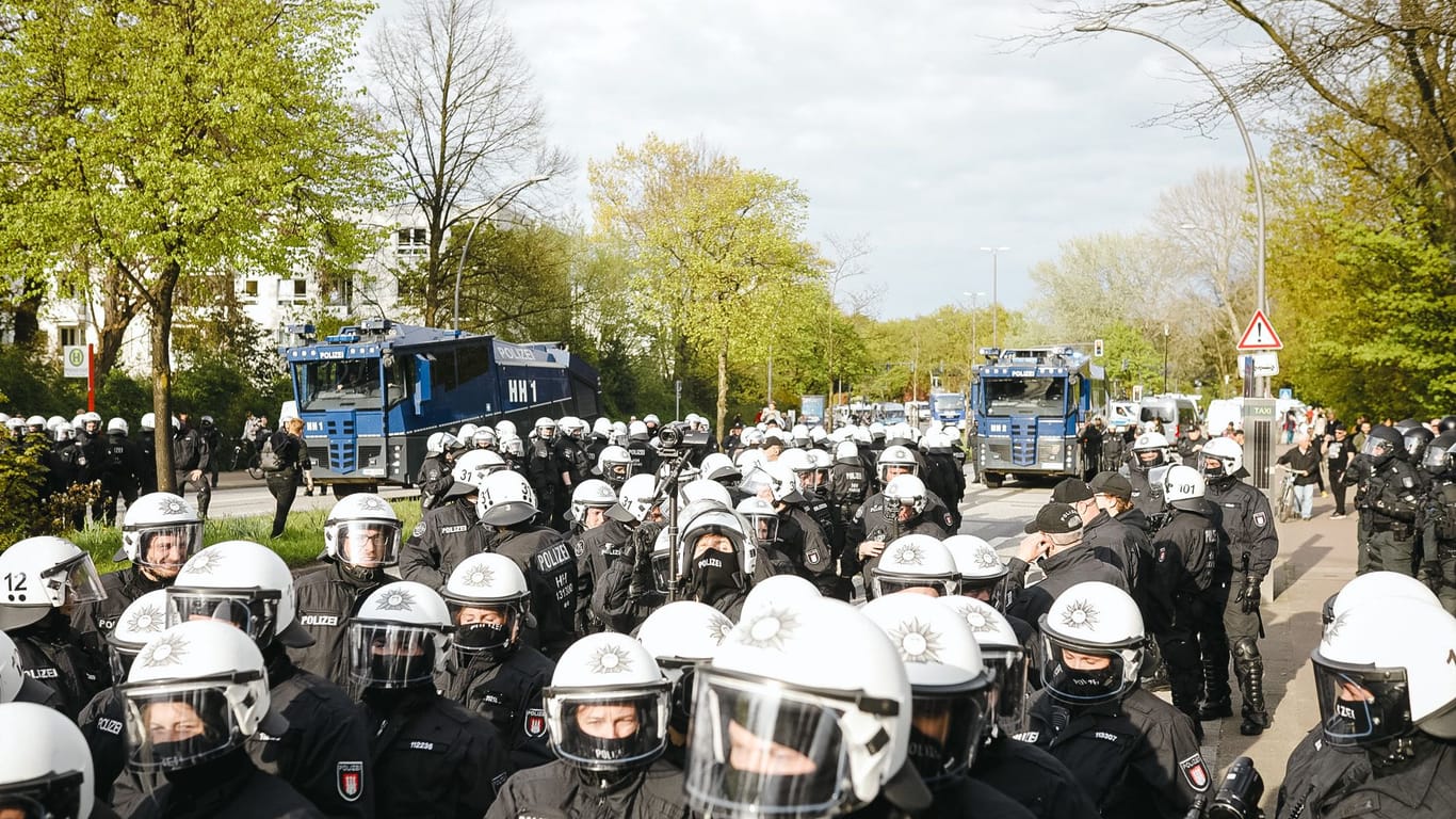 Polizeikräfte am 1. Mai in Hamburg.